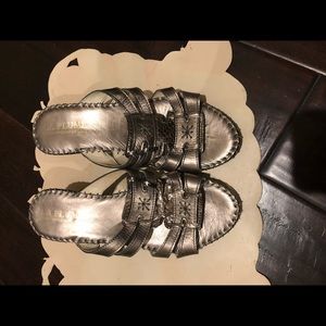Great brand new flip flops